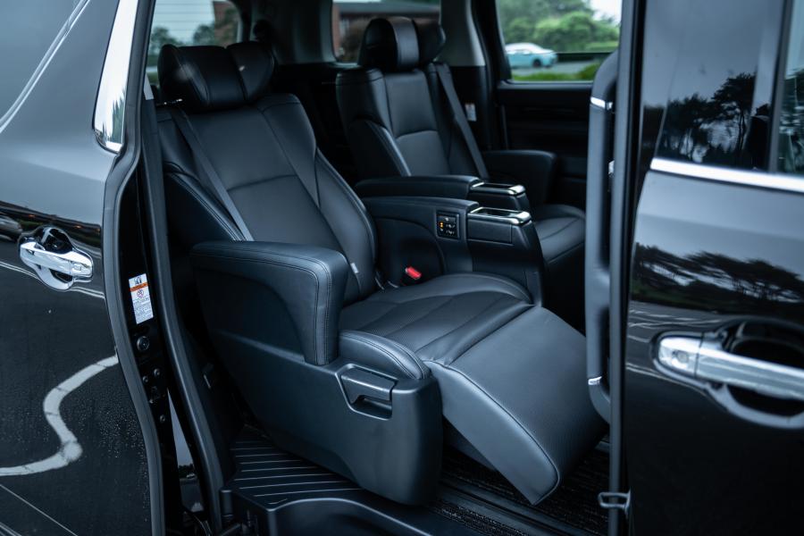Интерьер Toyota Vellfire ZG 2018 года  (фото 20 из 23)